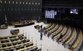 Parlamento reverte veto presidencial e altera regras de penas