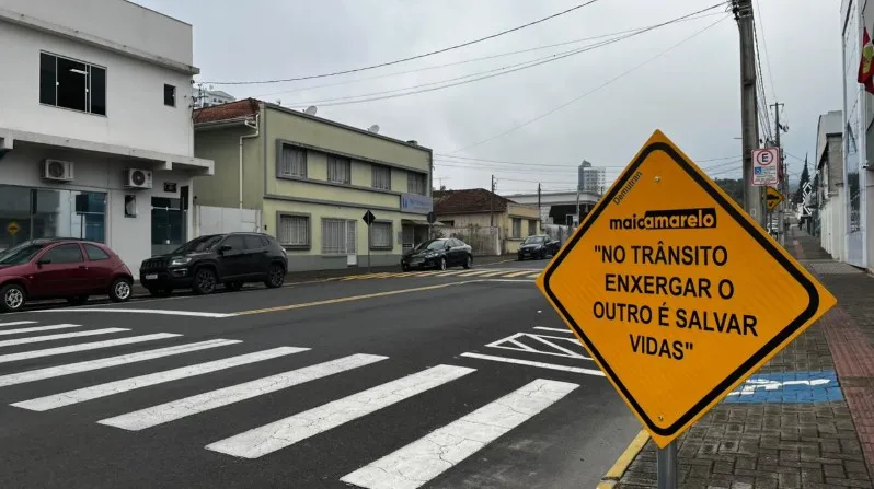 Erro proposital em placas do Maio Amarelo chama atenção em Porto União