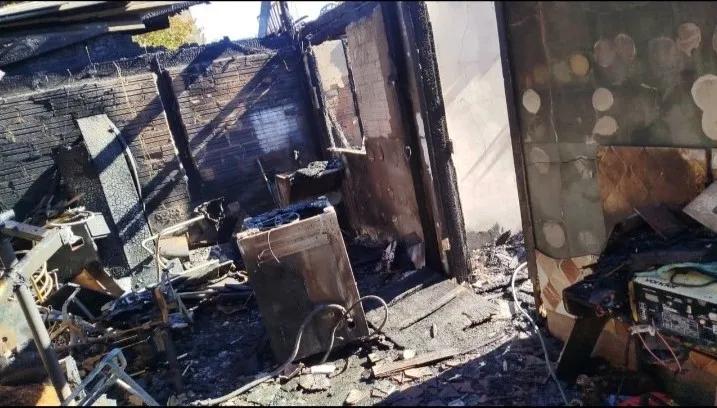 Família tenta recomeçar após perder casa em incêndio no bairro Cristo Rei