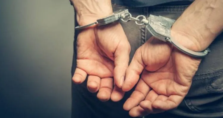 Homem com mandado de prisão é detido pela PM no bairro Ponte Nova