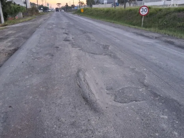 Motoristas cobram melhorias urgentes na BR-153 em trecho de Irati