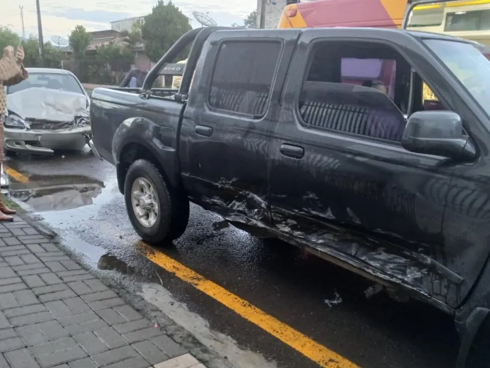 Acidente envolvendo três veículos mobiliza bombeiros no Centro de União da Vitória
