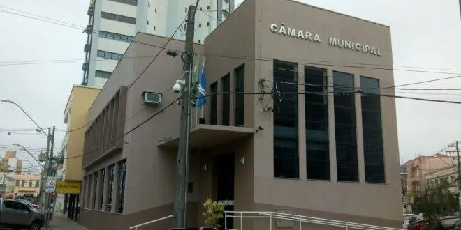 Mesmo sob questionamentos, vereadores aprovam cargo com remuneração próxima de R$ 20 mil em União da Vitória