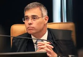 Mendonça avalia delação de banqueiro antes de decisão no STF